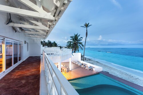 Villa de Lujo en Primera Línea de Playa