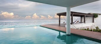 Villa de Lujo en Primera Línea de Playa