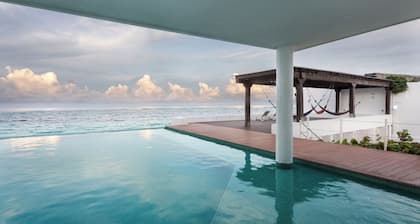 Villa de Lujo en Primera Línea de Playa