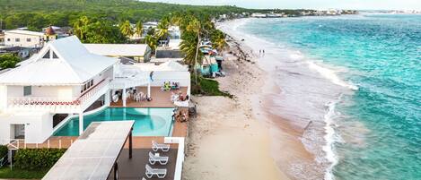 Am Strand, Liegestühle, Strandtücher