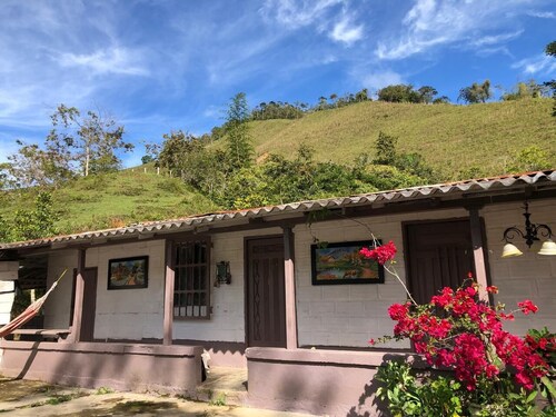 Casa Campesina Amoblada Para 4 Personas en San Roque Cerca a Embalse San Lorenzo