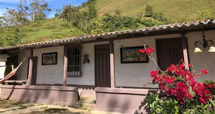 Casa Campesina Amoblada Para 4 Personas en San Roque Cerca a Embalse San Lorenzo