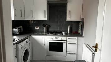 冰箱、微波炉、烤箱、烤面包机