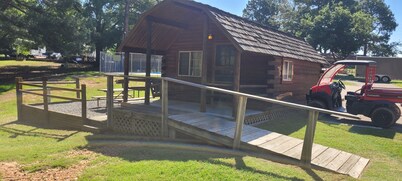 Escape to Texarkana's Log Cabin with All the Comforts!