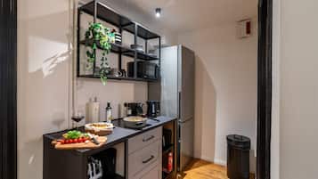 Refrigerador, microondas, placa de cocina, lavavajillas