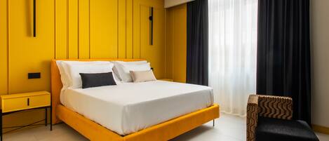 Caja de seguridad en la habitación y escritorio