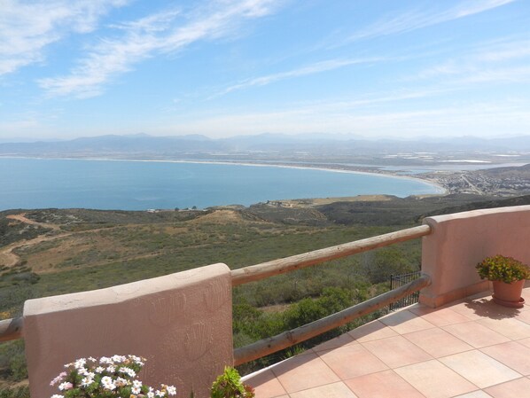Property grounds - Amazing Vista of Ensenada across the bay. Quiet beauty surrounds you. (Ensenada)