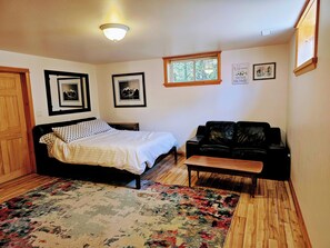 3 bedrooms, desk, WiFi, bed sheets - Lonely Bay Beach House - stunning private sand beach, modern home *30 day min* (Spring Bay)