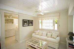 Condo, 3 Bedrooms, Balcony, Garden View | Living room