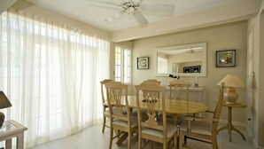 คอนโด, 3 ห้องนอน, ระเบียง, วิวสวน | ร้านอาหาร