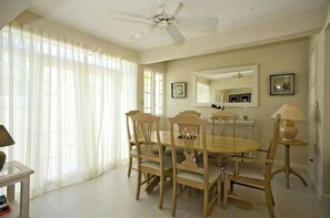 Condo, 3 phòng ngủ, ban công, quang cảnh vườn | Khu ăn uống