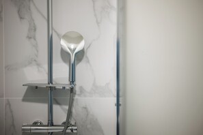 Chambre Triple | Salle de bain