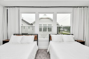 3 室のベッドルーム、デスク、アイロン / アイロン台、WiFi