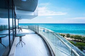 Terrace/patio - Linghai Boutique Seaview Apartment (Beihai)