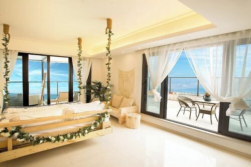 Linghai Boutique Seaview Apartment