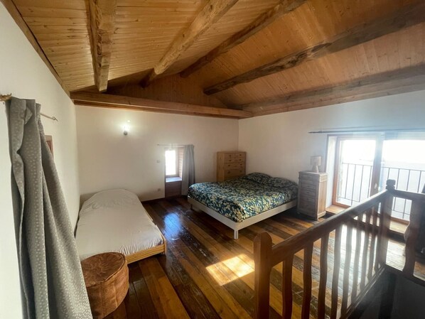 2 bedrooms, bed sheets