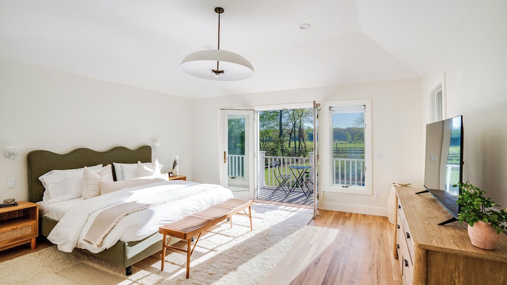 Fully Renovated And Re-designed Water Mill Home With Sweeping Horse Farm... - Les Hamptons, NY