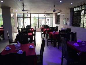 Free daily English breakfast 