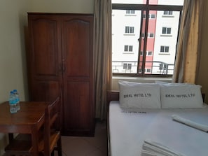 Free WiFi, bed sheets - Hotel Ideal (Dar es Salaam)