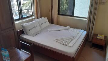 Free WiFi, bed sheets