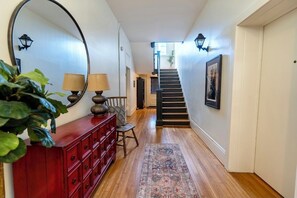 Interior - Black Velvet Suite in Highland Park, King Bed, Walkable to Rojo and More!  (Birmingham)