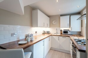 아파트 (1 Bedroom) | 전용 주방 | 냉장고, 전자레인지, 오븐, 식기 세척기