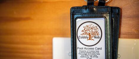 Eine Zutrittskarte für den Pool, Cobbly Nob.
