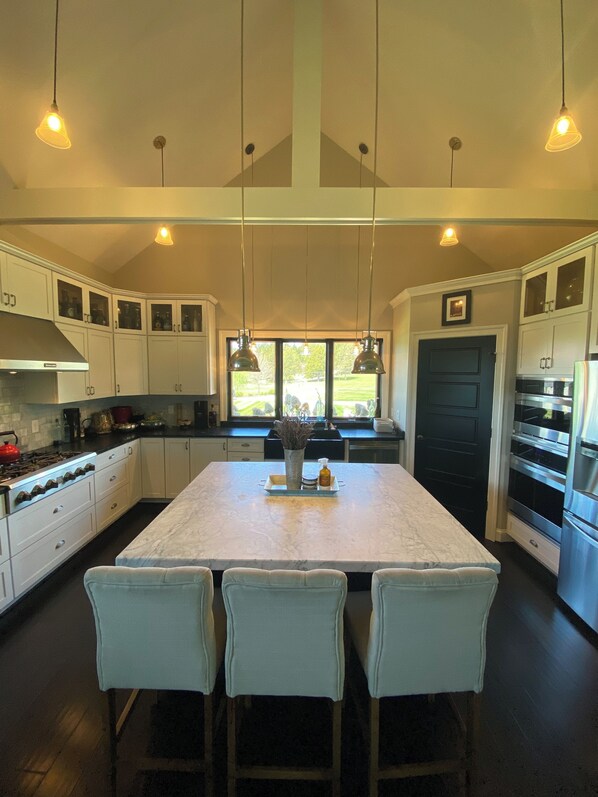 Micro-ondas, fogão, cooktop, lava-louças