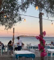 Frühstück, Mittagessen, mediterrane Küche, Blick auf den Strand 