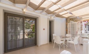 Front of property - KIYI SUITES OTEL PALAMUTBUKU (Datça)