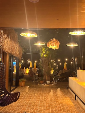 Cocktail bar, beach views, open daily - KIYI SUITES OTEL PALAMUTBUKU (Datça)
