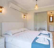 Espacio para trabajar con laptop, wifi gratis y ropa de cama 