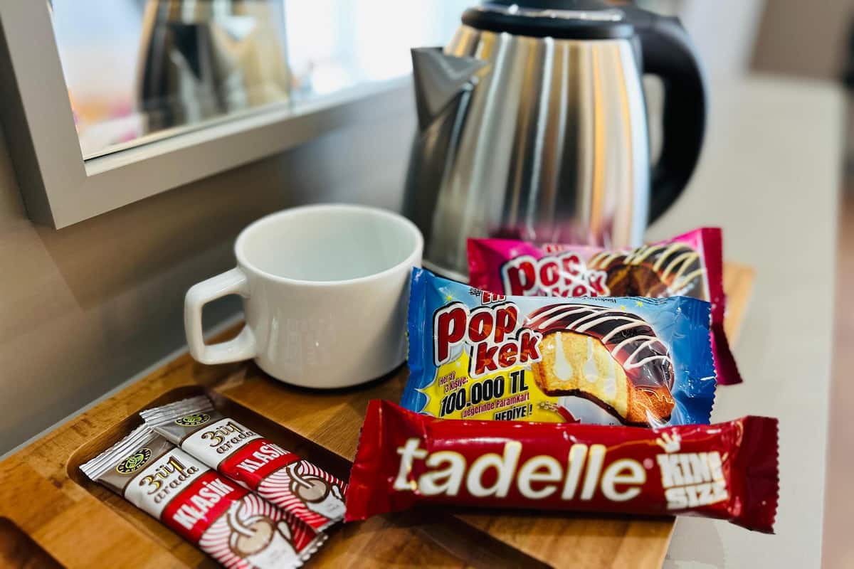 Deluxe tweepersoonskamer, uitzicht op stad | Een minibar, een bureau, een laptopwerkplek, geluiddichte muren