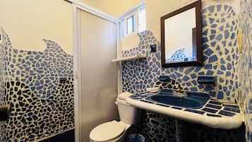Junior Triple Room, 1 Bedroom | Bathroom | Towels, soap, shampoo, toilet paper