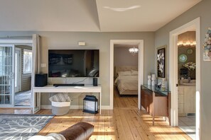 Room - Peaceful and Cozy Home In Mont Tremblant mins away from Ski Hill  (Mont-Tremblant)