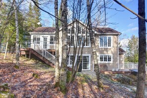 Exterior - Peaceful and Cozy Home In Mont Tremblant mins away from Ski Hill  (Mont-Tremblant)