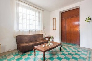 Living area - Spacious 3 bedroom house just 3 blocks from the beach! (Cozumel)