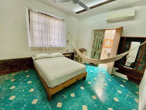 3 bedrooms, WiFi, bed sheets - Spacious 3 bedroom house just 3 blocks from the beach! (Cozumel)