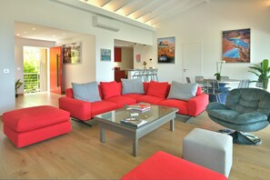 Smart TV, DVD player, table football, ping pong - Villa Voyage | Ocean View - Located in  Tropical Colombier with Private Pool (Colombier)