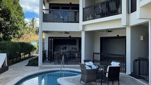 公寓, 2 间卧室, 阳台, 花园景观 | 泳池 | 室外游泳池