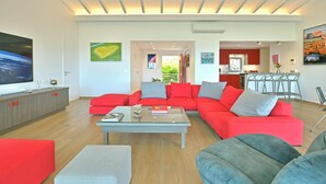 Smart TV, DVD player, foosball, table tennis - Villa Voyage | Ocean View - Located in  Tropical Colombier with Private Pool (Colombier)