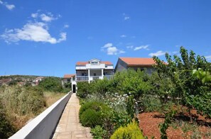 Exterior - Beachside Apartment - Sleeps 5, Parking & Views (Marina)