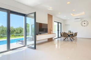 Dining - Luxury villa with pool, barbecue area 1 km to the beach (Liznjan)