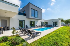 Pool - Luxury villa with pool, barbecue area 1 km to the beach (Liznjan)