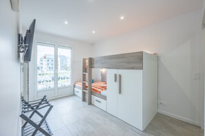 2 bedrooms, iron/ironing board, free WiFi