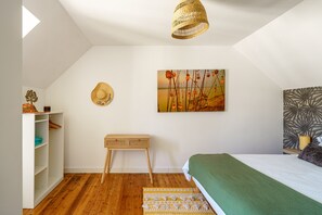 3 bedrooms, iron/ironing board, free WiFi, bed sheets