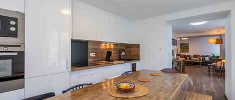 Fridge, microwave, oven, dishwasher