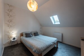 2 chambres, fer et planche à repasser, Wi-Fi gratuit, draps fournis