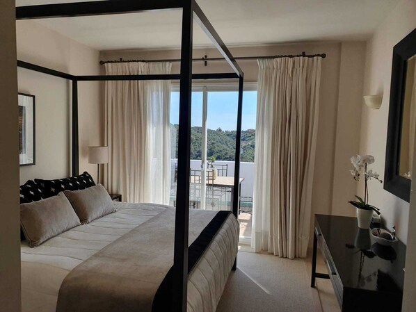 2 slaapkamers, een strijkplank/strijkijzer, wifi, beddengoed