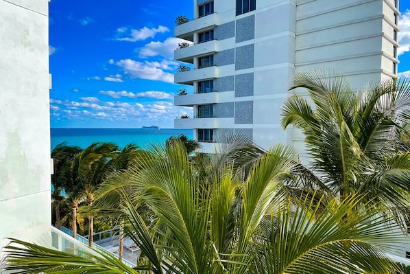Junior Studio, Non Smoking, City View | Terrace/patio - FontaineBleau Balcony 10 min from SoBe (Miami Beach)